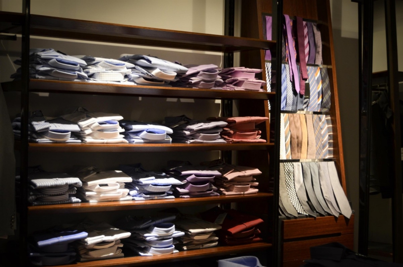 vitrine-TOURRETTE LEVENS-min_shirts_exhibition_shop_shopping_shelf_buy_business_clothing-940715